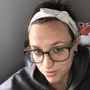 Meet your Posher, Caitlin